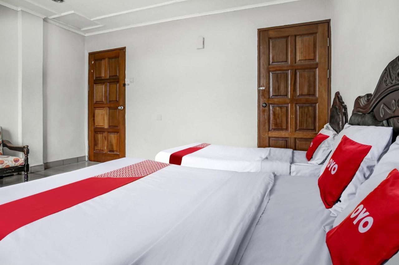 Oyo 90376 Centre Point Hotel Лимбанг Екстериор снимка