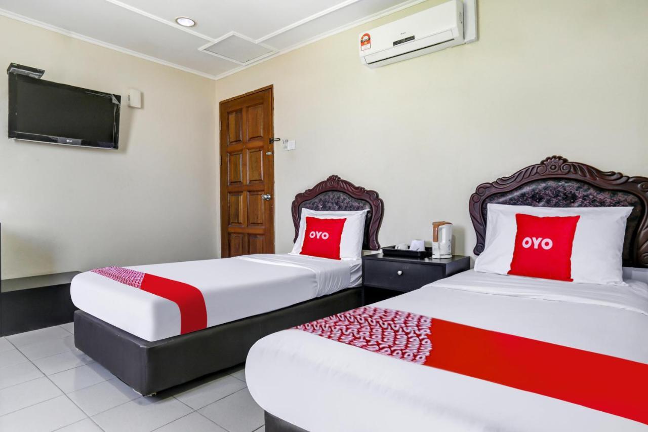 Oyo 90376 Centre Point Hotel Лимбанг Екстериор снимка