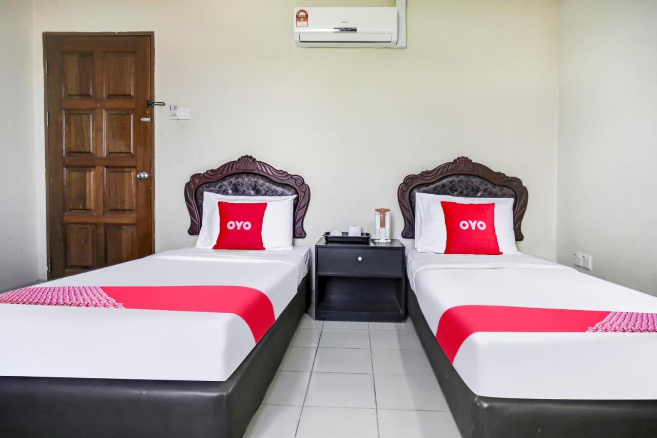 Oyo 90376 Centre Point Hotel Лимбанг Екстериор снимка