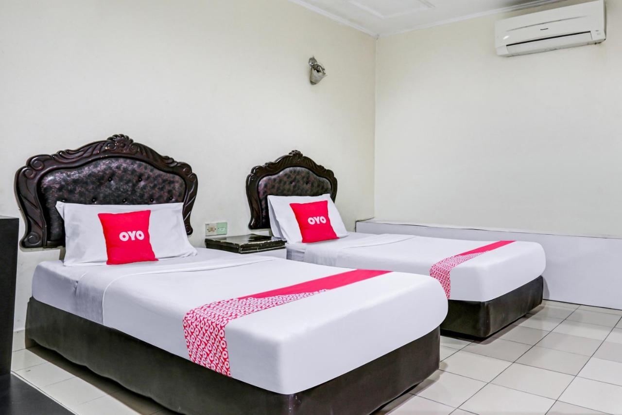Oyo 90376 Centre Point Hotel Лимбанг Екстериор снимка