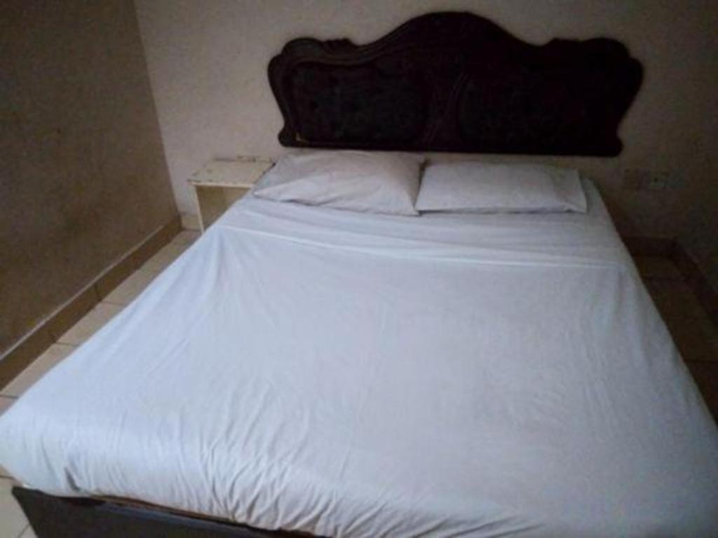 Oyo 90376 Centre Point Hotel Лимбанг Екстериор снимка