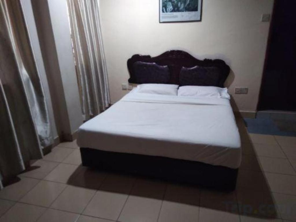 Oyo 90376 Centre Point Hotel Лимбанг Екстериор снимка
