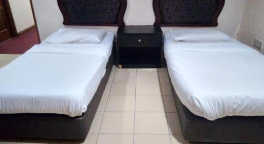 Oyo 90376 Centre Point Hotel Лимбанг Екстериор снимка